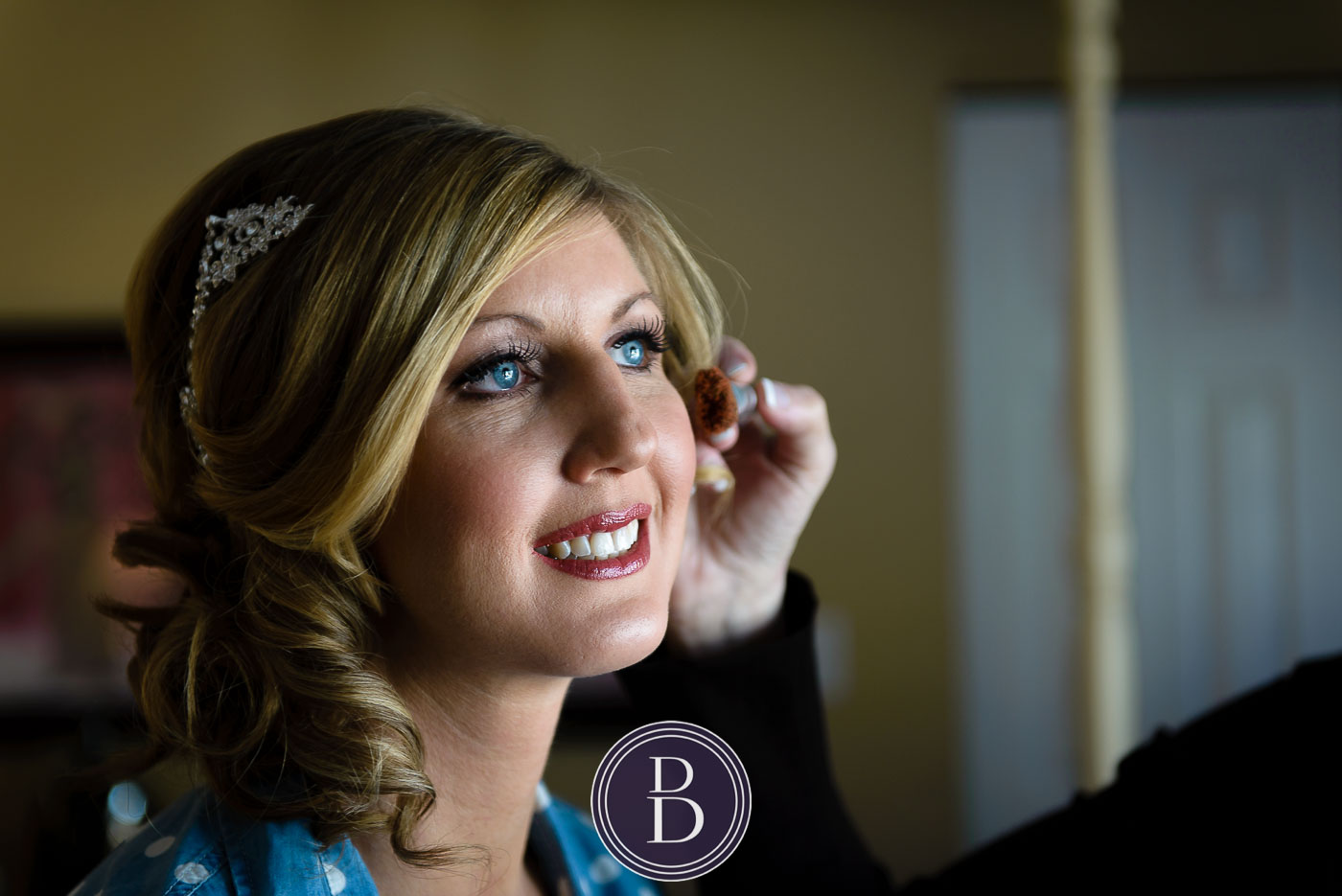 Final makeup touches for bride winter wedding