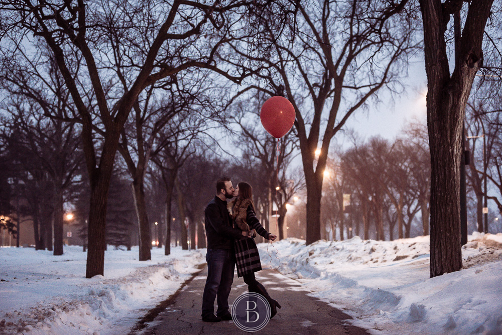 evening engaged couple kiss and balloon