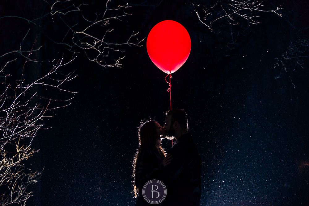 evening couple kiss and balloon