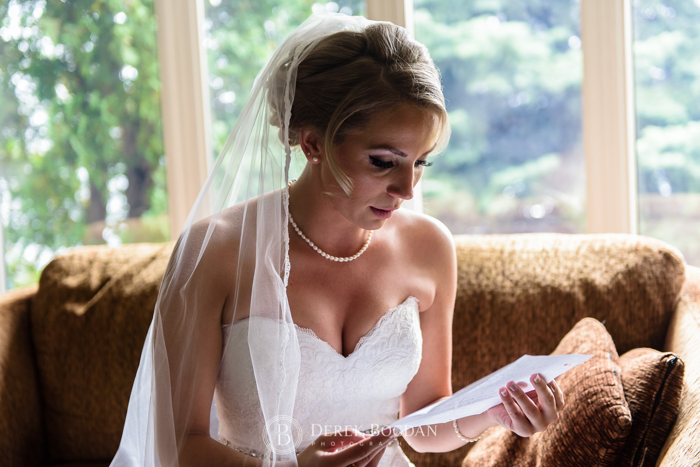 winnipeg bride reading letter getting ready for big day