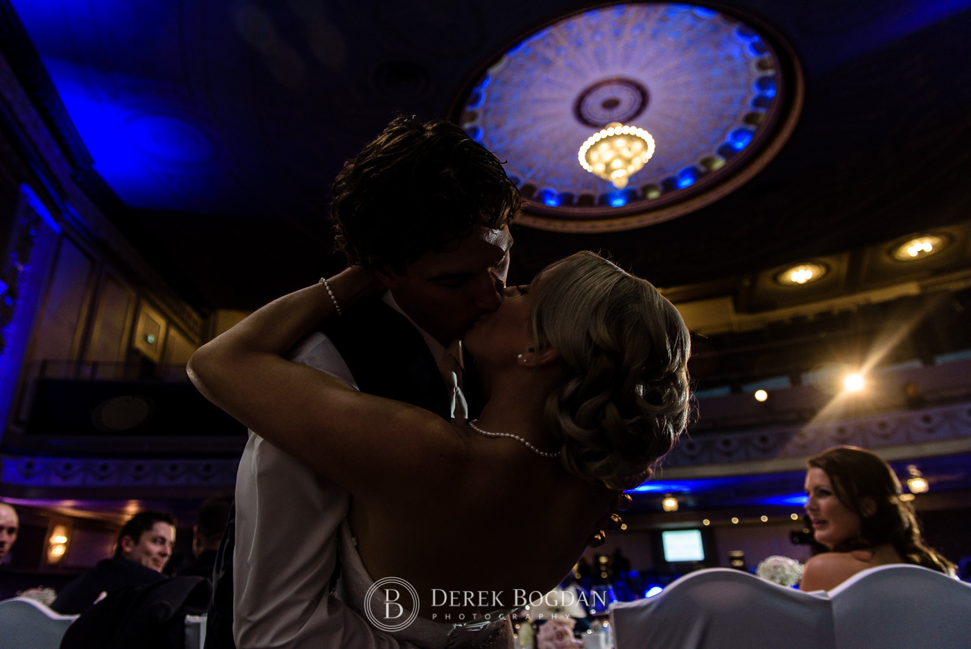 MET wedding reception kiss in love