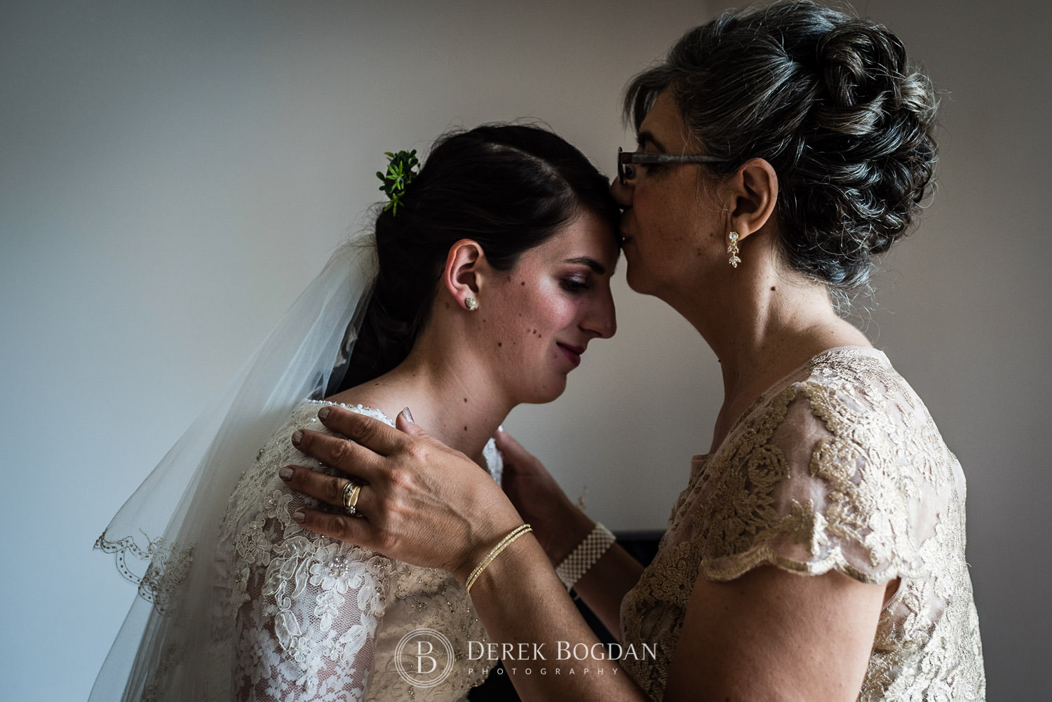 bride with mom kiss forehead
