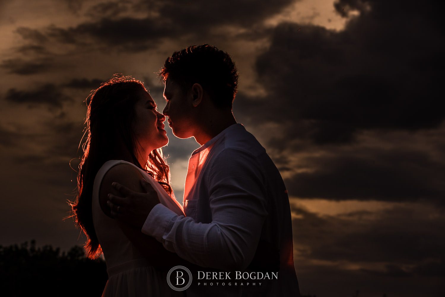 Winnipeg engagement photos at Assiniboine forest engaged couple in love sunset evening kiss