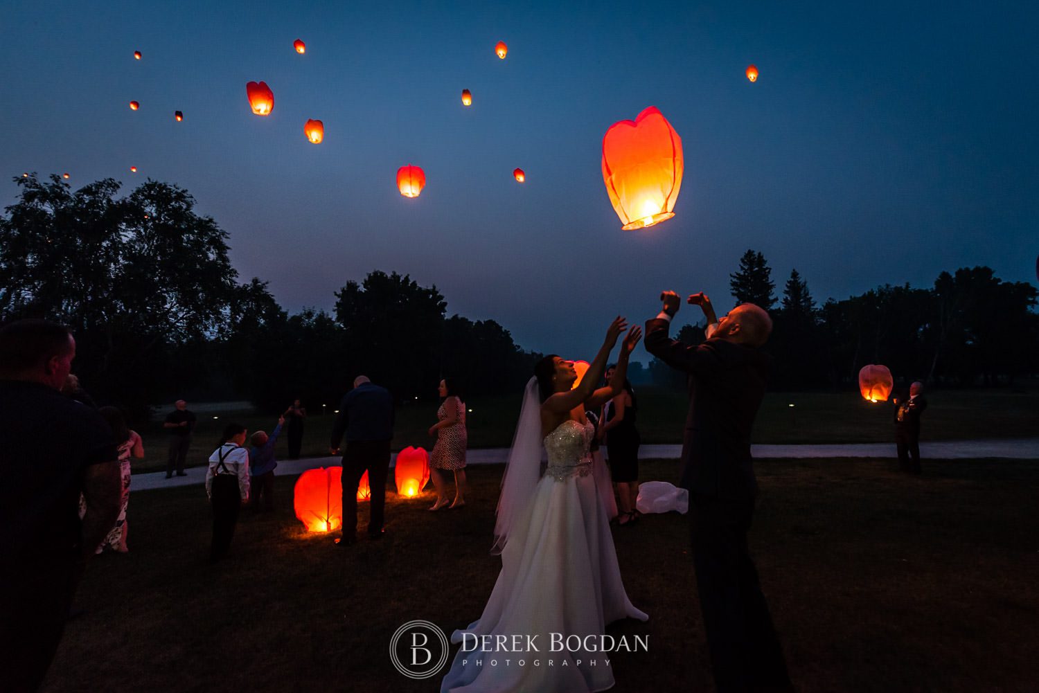 Bel Acres Golf Wedding bride and groom evening lanterns